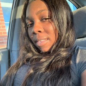 Meet your Posher, Dominique